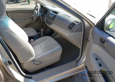 2004 Toyota Camry Le V6 z USA, uszkodzony, nr VIN 4T1BF32K24U585097